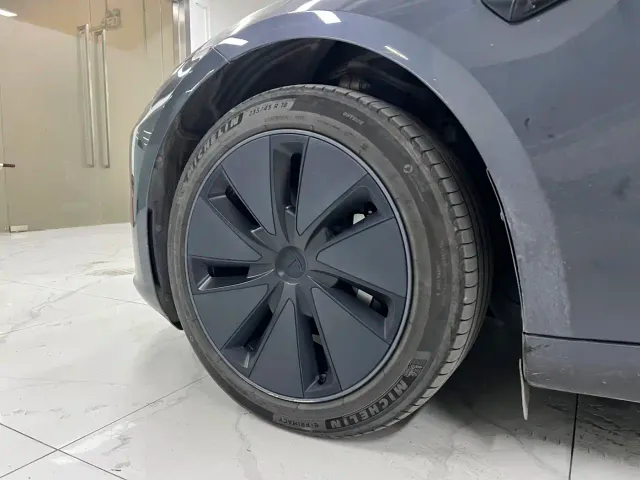Tesla Model 3 — Фото автомобиля 7
