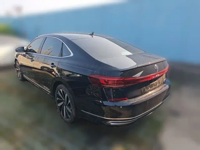 Volkswagen Passat — Фото автомобиля 6