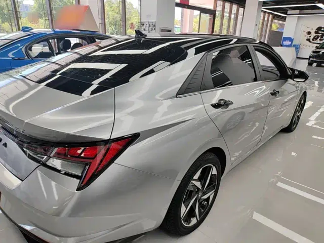 Hyundai Elantra — Фото автомобиля 6