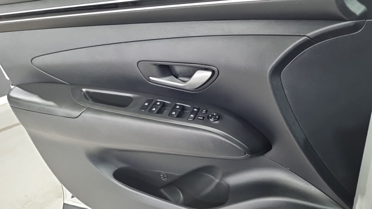 Hyundai Tucson Tucson (NX4) Бензин 1.6 турбо 2WD — Фото автомобиля 17
