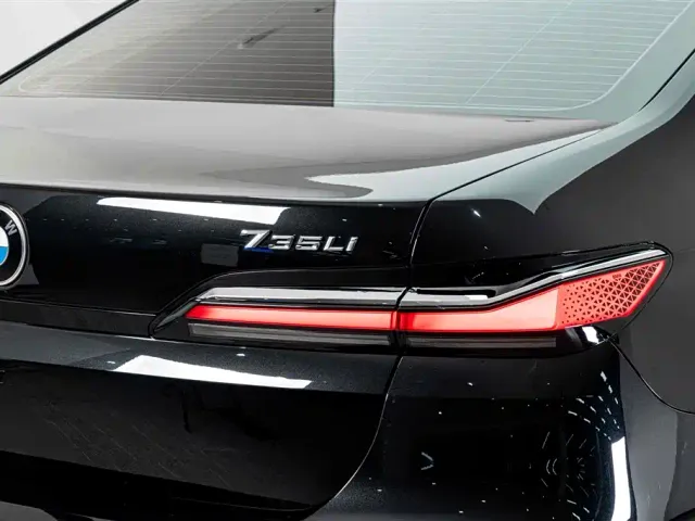 BMW 7 Series — Фото автомобиля 8