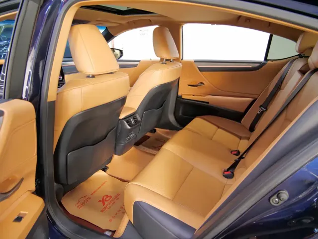 Lexus ES — Фото автомобиля 11