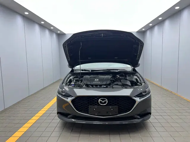 Mazda Axela — Фото автомобиля 17