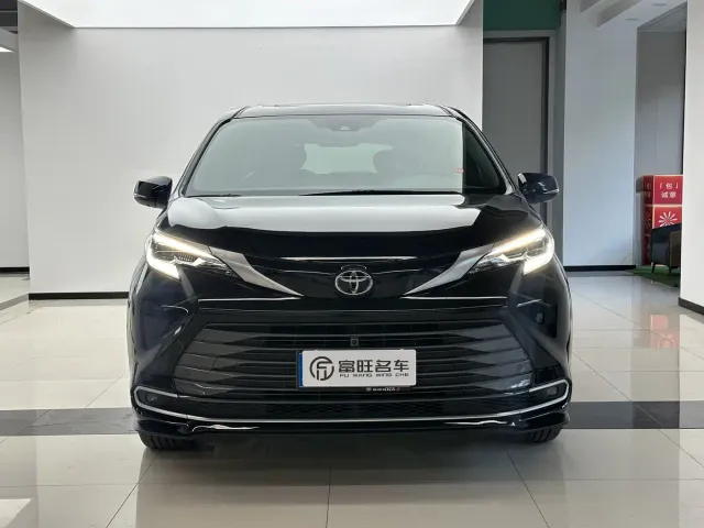 Toyota Sienna — Фото автомобиля 2