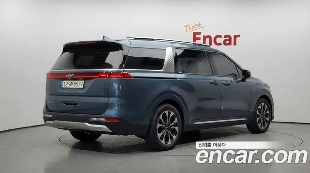 Kia Carnival Generation 4 — Фото автомобиля 2