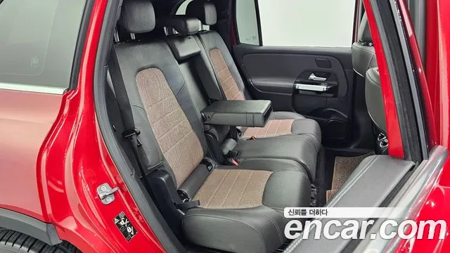 Mercedes-Benz EQB — Фото автомобиля 11