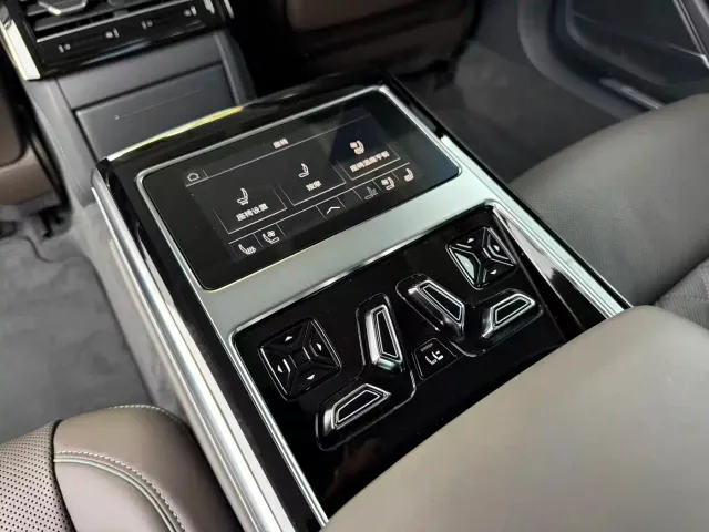 Audi A8 — Фото автомобиля 13