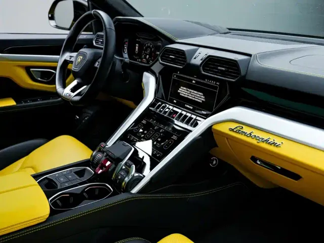 Lamborghini Urus — Фото автомобиля 18