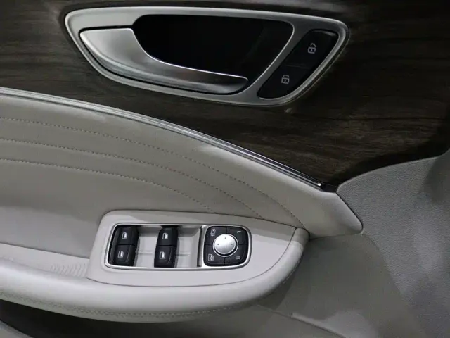 Roewe iMAX8 — Фото автомобиля 23