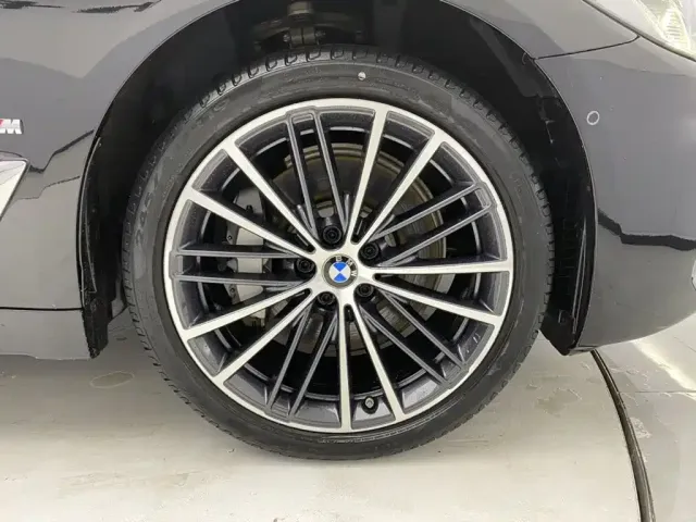 BMW 5 Series — Фото автомобиля 11