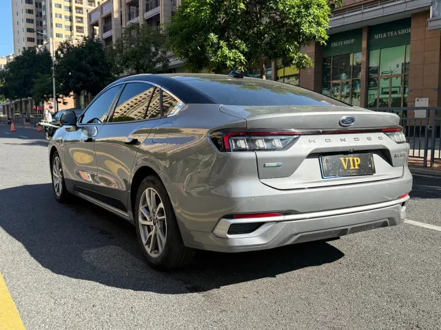 Ford Mondeo — Фото автомобиля 6
