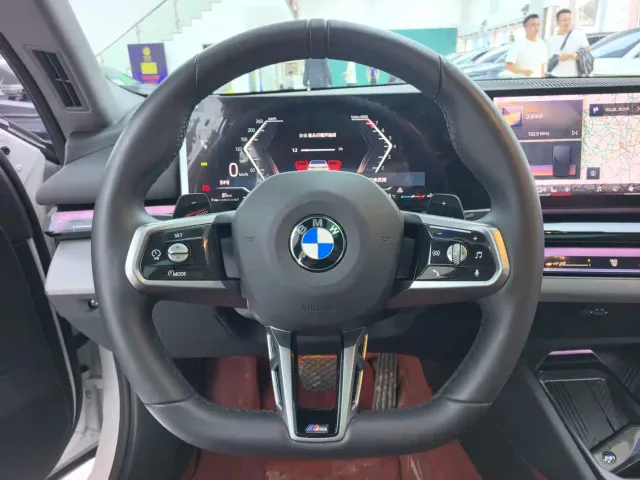 BMW 5 Series — Фото автомобиля 8