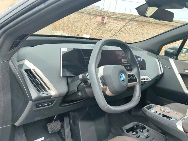 BMW iX — Фото автомобиля 6