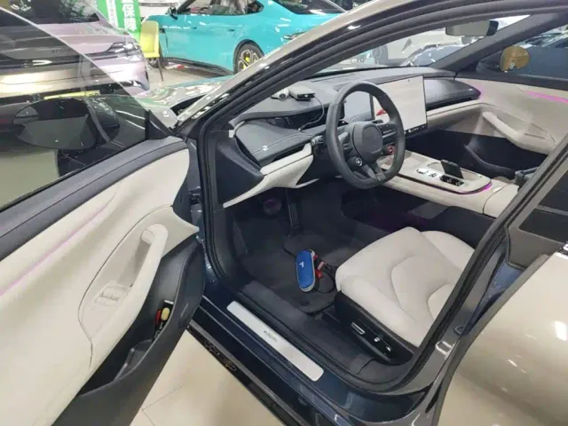 Xiaomi SU7 — Фото автомобиля 15