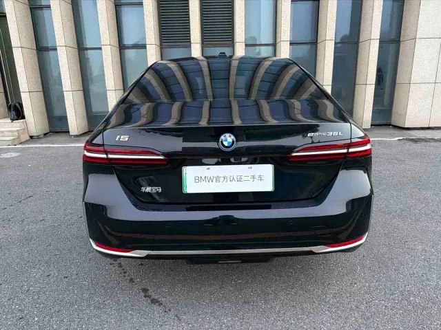 BMW i5 — Фото автомобиля 3