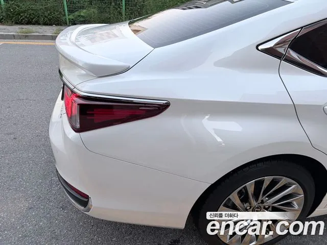 Lexus ES 7th Gen — Фото автомобиля 2