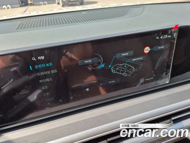 Hyundai Grandeur Grandeur (GN7) 2.5 Бензин 2WD — Фото автомобиля 17