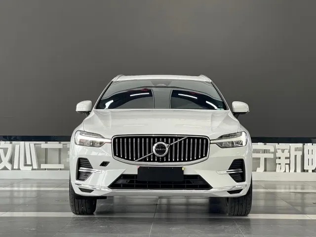 Volvo XC60 — Фото автомобиля 2