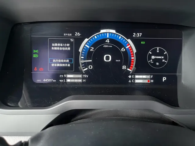 Toyota Sequoia — Фото автомобиля 18