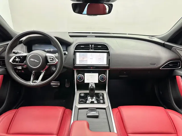 Jaguar XEL — Фото автомобиля 5