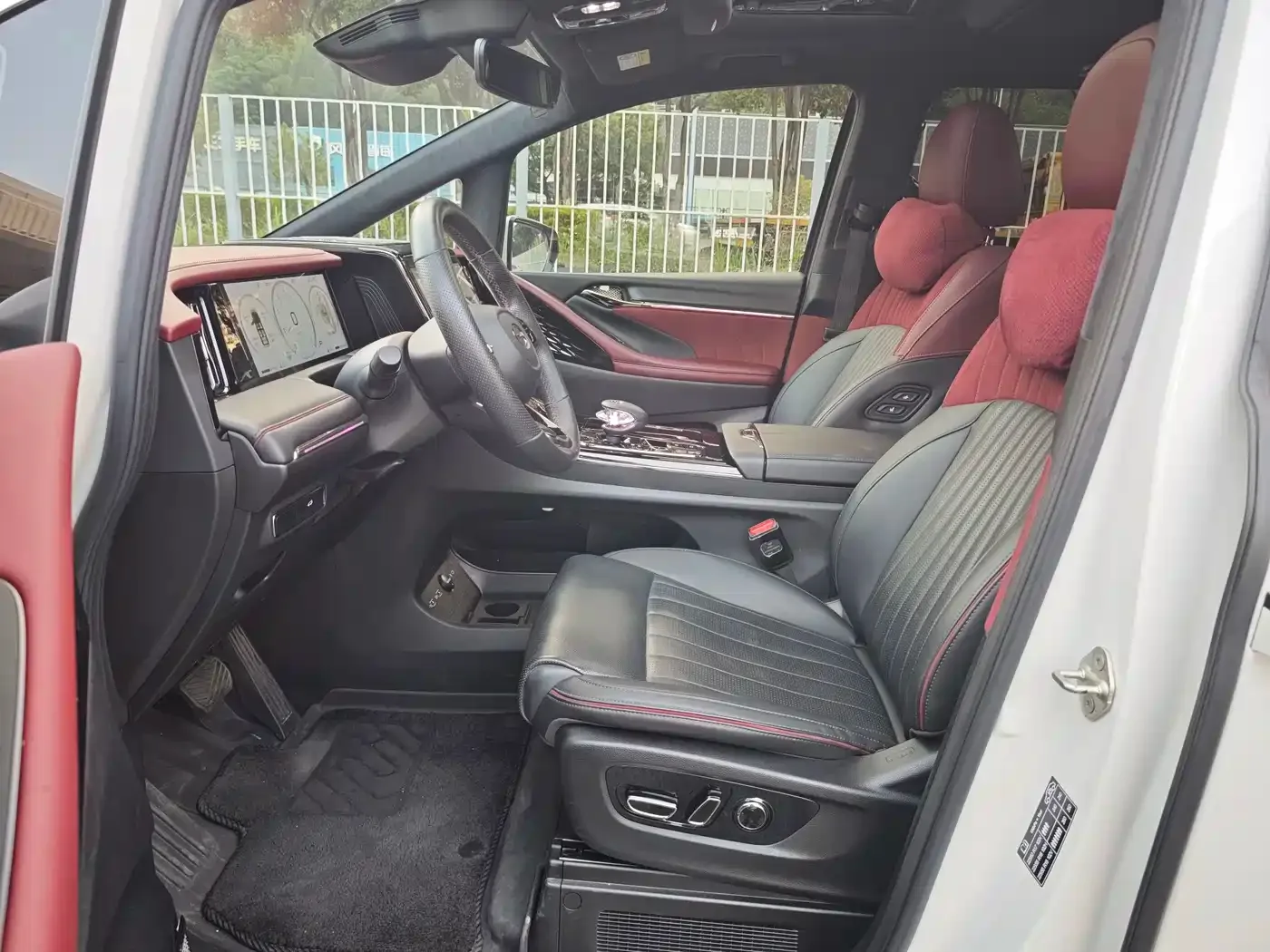 GAC Trumpchi Trumpchi M8 2023 Model Master Series 400T Ultimate Edition — Фото автомобиля 13