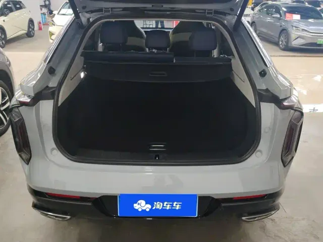 Roewe Whale — Фото автомобиля 4