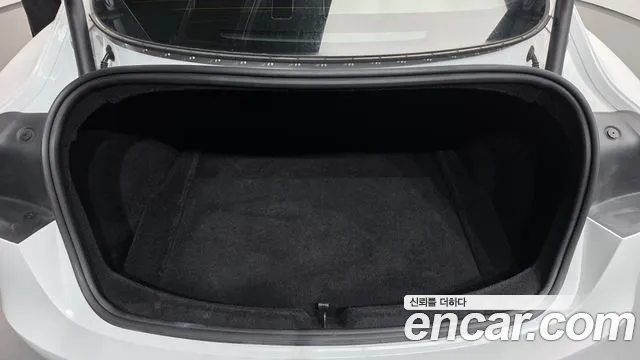 Tesla Model 3 — Фото автомобиля 19