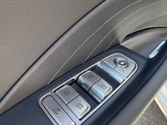 Hongqi H5 — Фото автомобиля 9