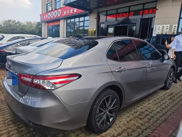 Toyota Camry — Фото автомобиля 2