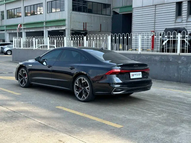 Audi A7L — Фото автомобиля 12
