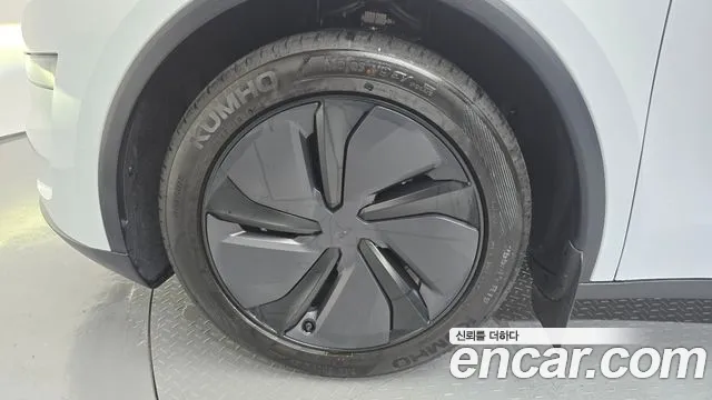 Tesla Model Y — Фото автомобиля 5