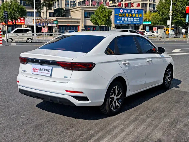 Geely Emgrand — Фото автомобиля 4