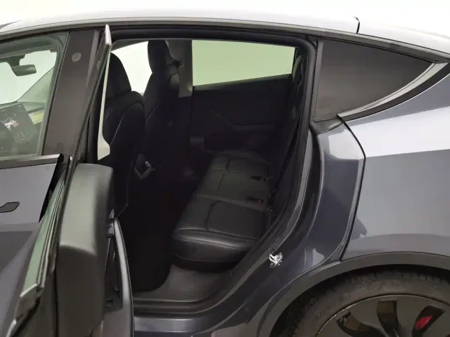 Tesla Model Y 2021 Performance High-Performance AWD — Фото автомобиля 15
