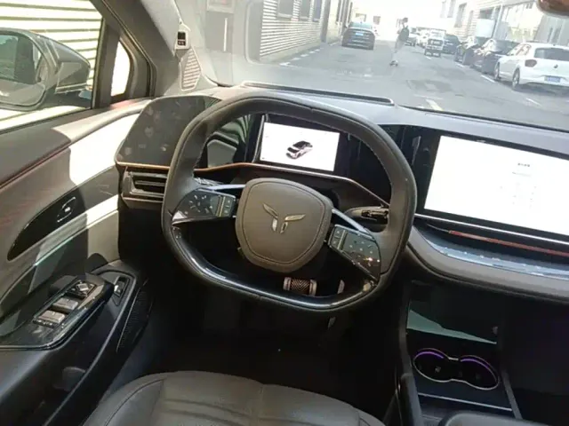 Hongqi EH7 — Фото автомобиля 14