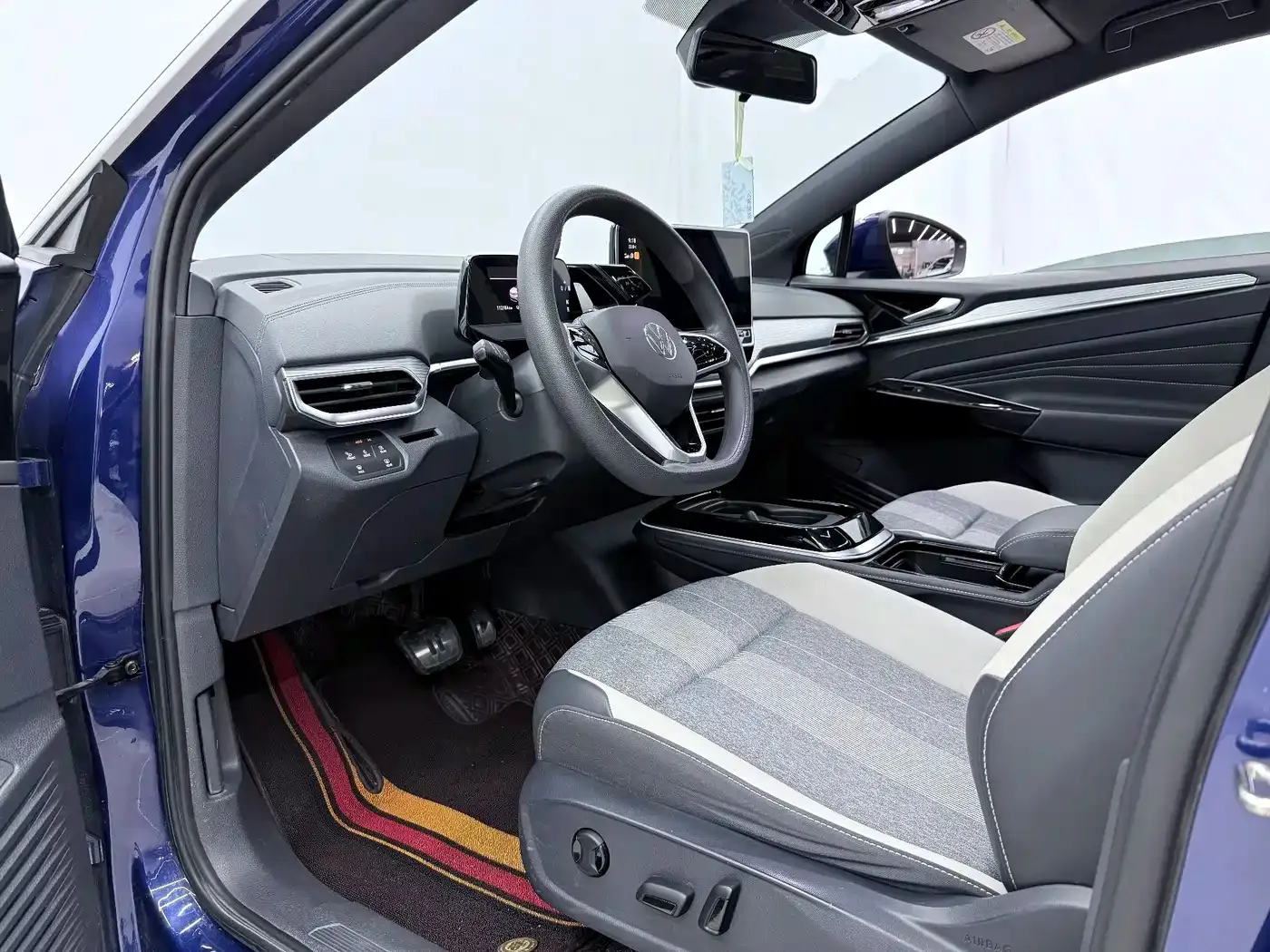 Volkswagen ID.4 CROZZ 2022 Standard Range PURE Edition — Фото автомобиля 4