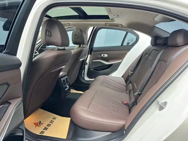 BMW 3 Series — Фото автомобиля 12
