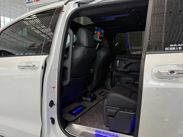 Toyota Granvia — Фото автомобиля 11
