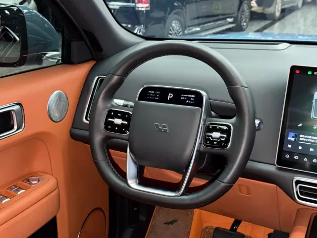 Li Auto L8 — Фото автомобиля 14