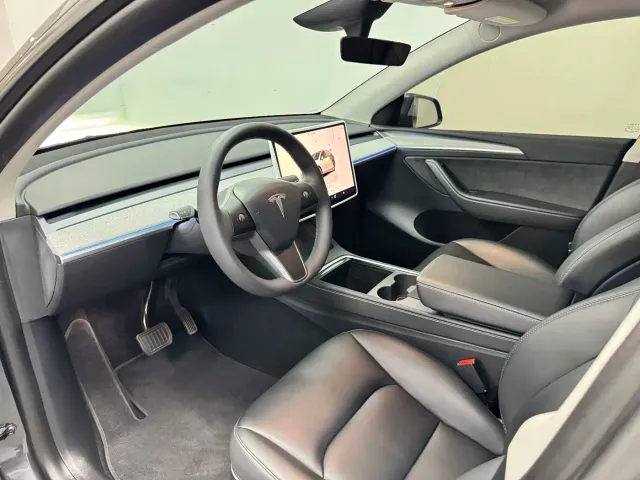 Tesla Model Y — Фото автомобиля 12