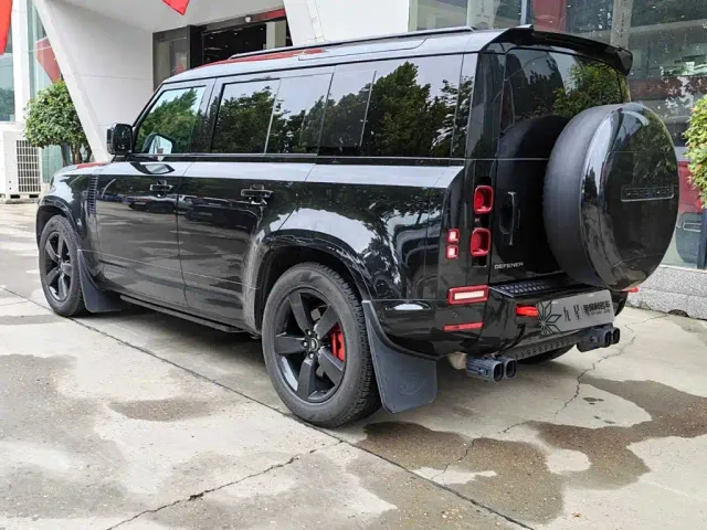 Land Rover Defender — Фото автомобиля 3