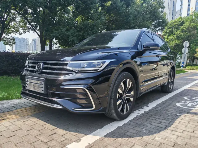 Фотография автомобиля — Volkswagen Tiguan L