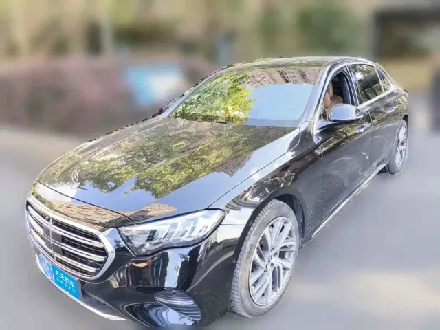 Фотография автомобиля — Mercedes-Benz E-Class