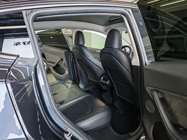 Tesla Model Y — Фото автомобиля 14