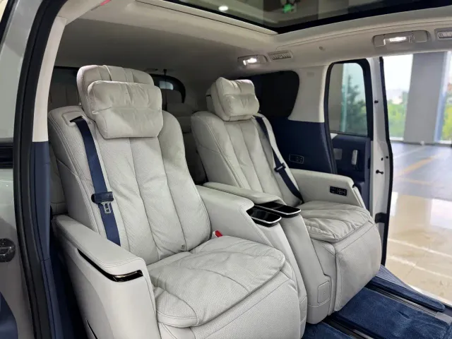 Buick Century 2023 2.0T 7-Seater World Edition — Фото автомобиля 12