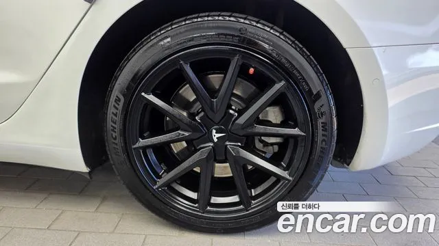 Tesla Model 3 — Фото автомобиля 6