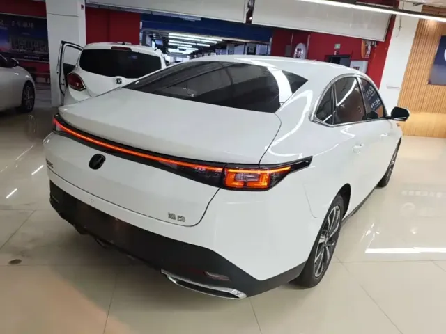 Changan Eado — Фото автомобиля 6