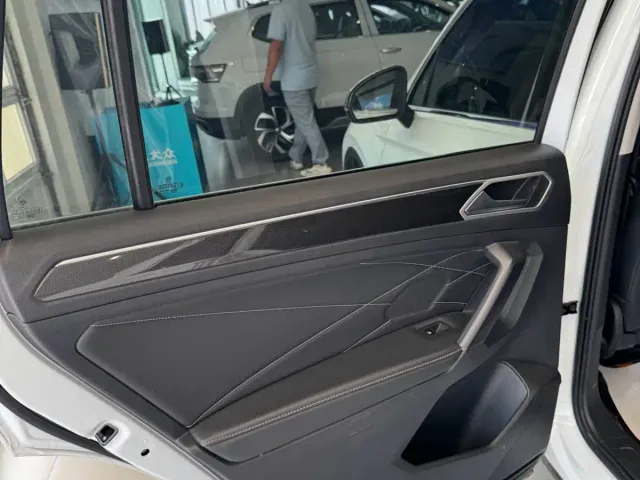 Volkswagen Tiguan L — Фото автомобиля 13