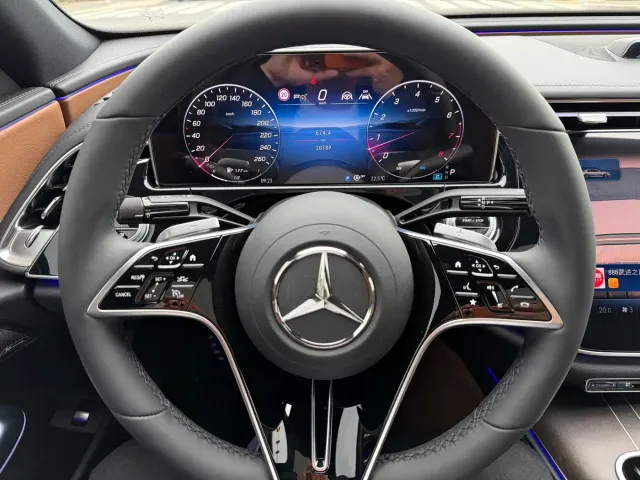 Mercedes-Benz E-Class — Фото автомобиля 7