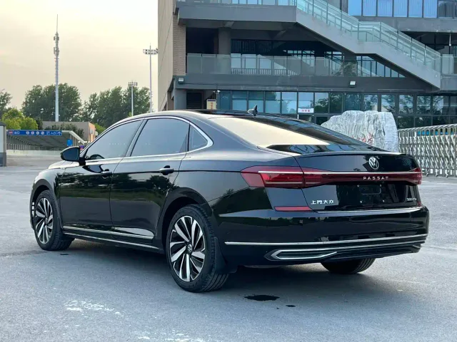 Volkswagen Passat — Фото автомобиля 4