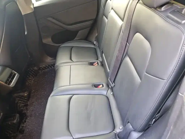 Tesla Model Y — Фото автомобиля 16